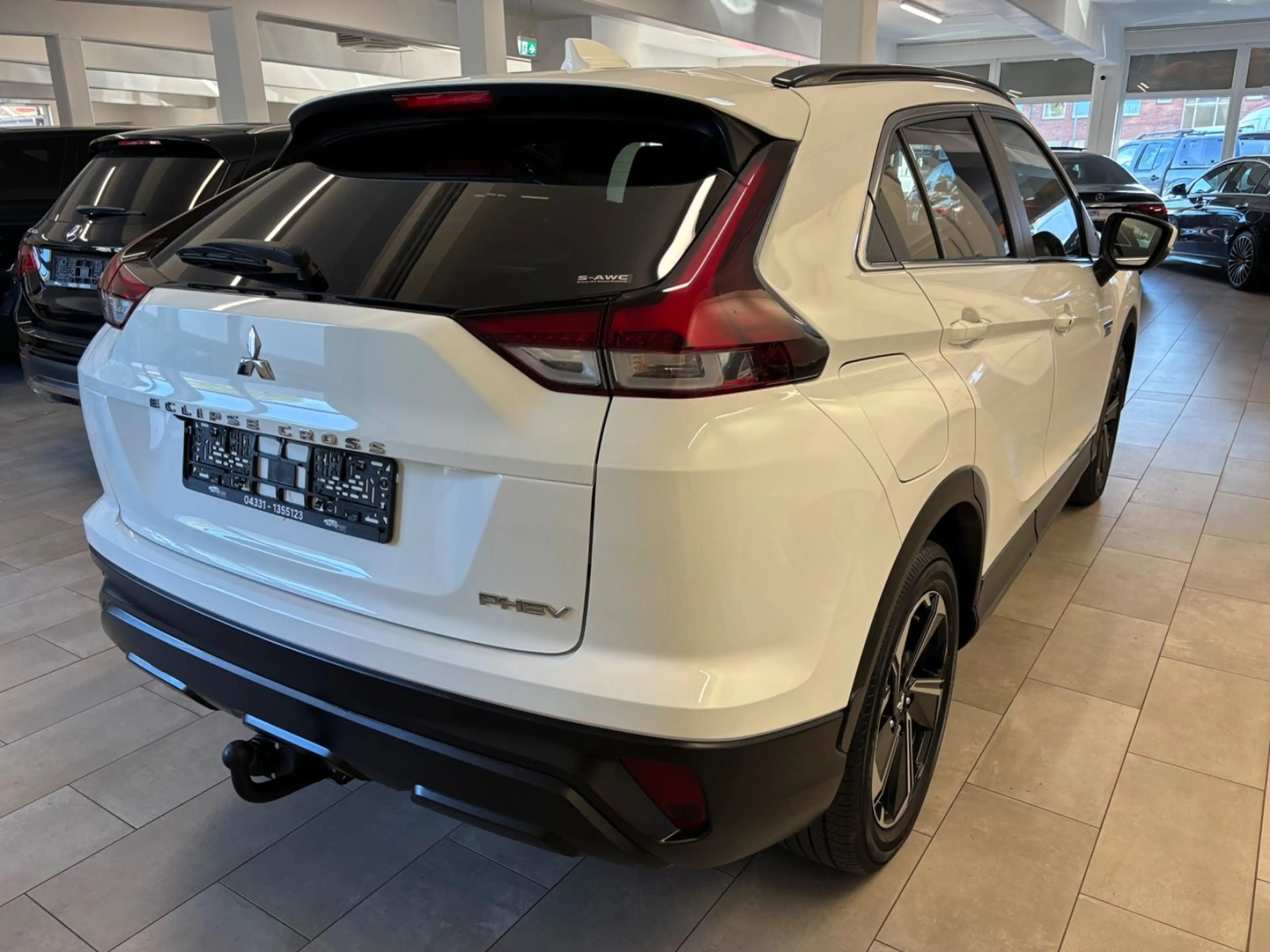 Mitsubishi Eclipse Cross Basis Hybrid 4WD — photo 3