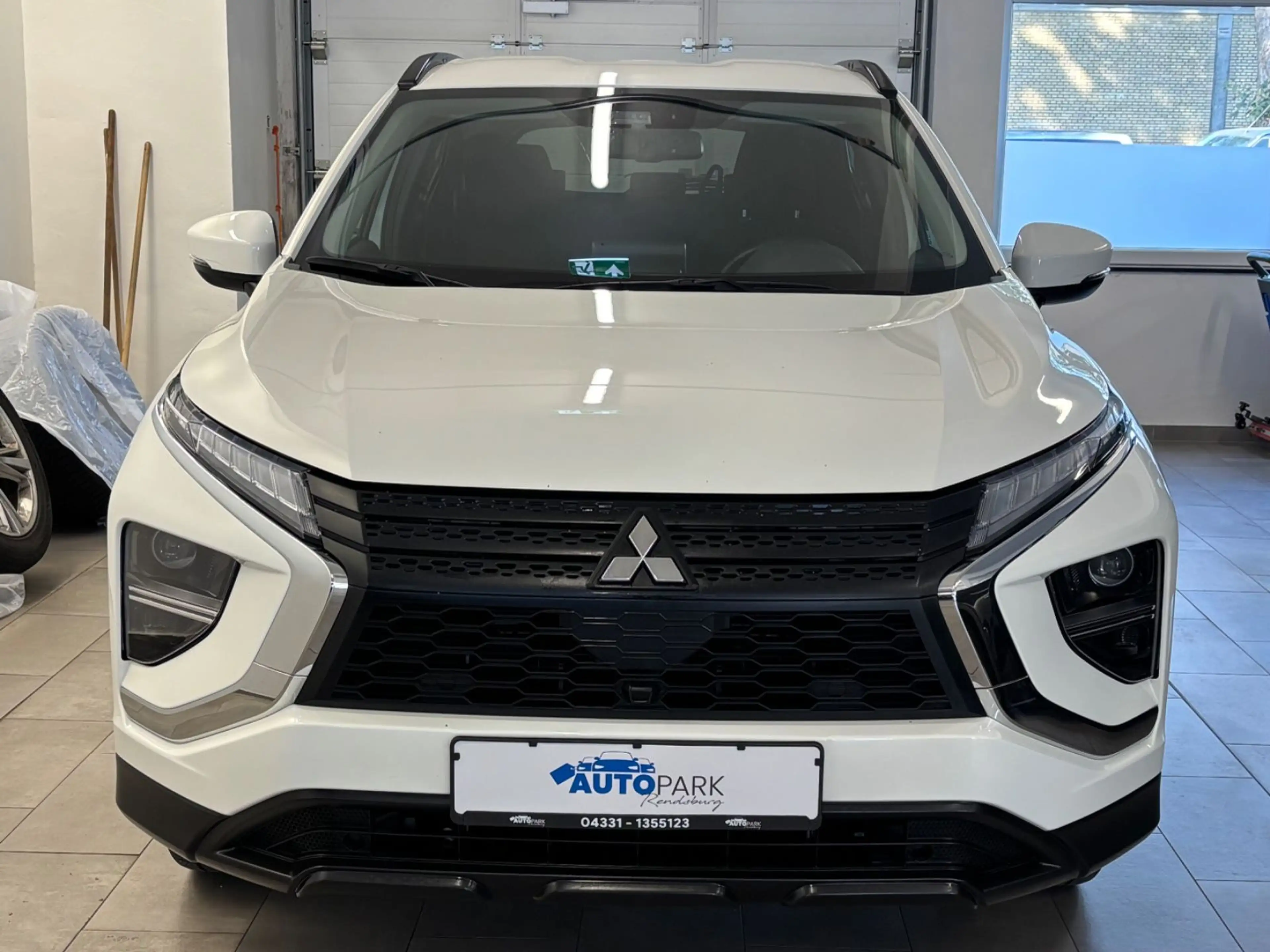 Mitsubishi Eclipse Cross Basis Hybrid 4WD — photo 2