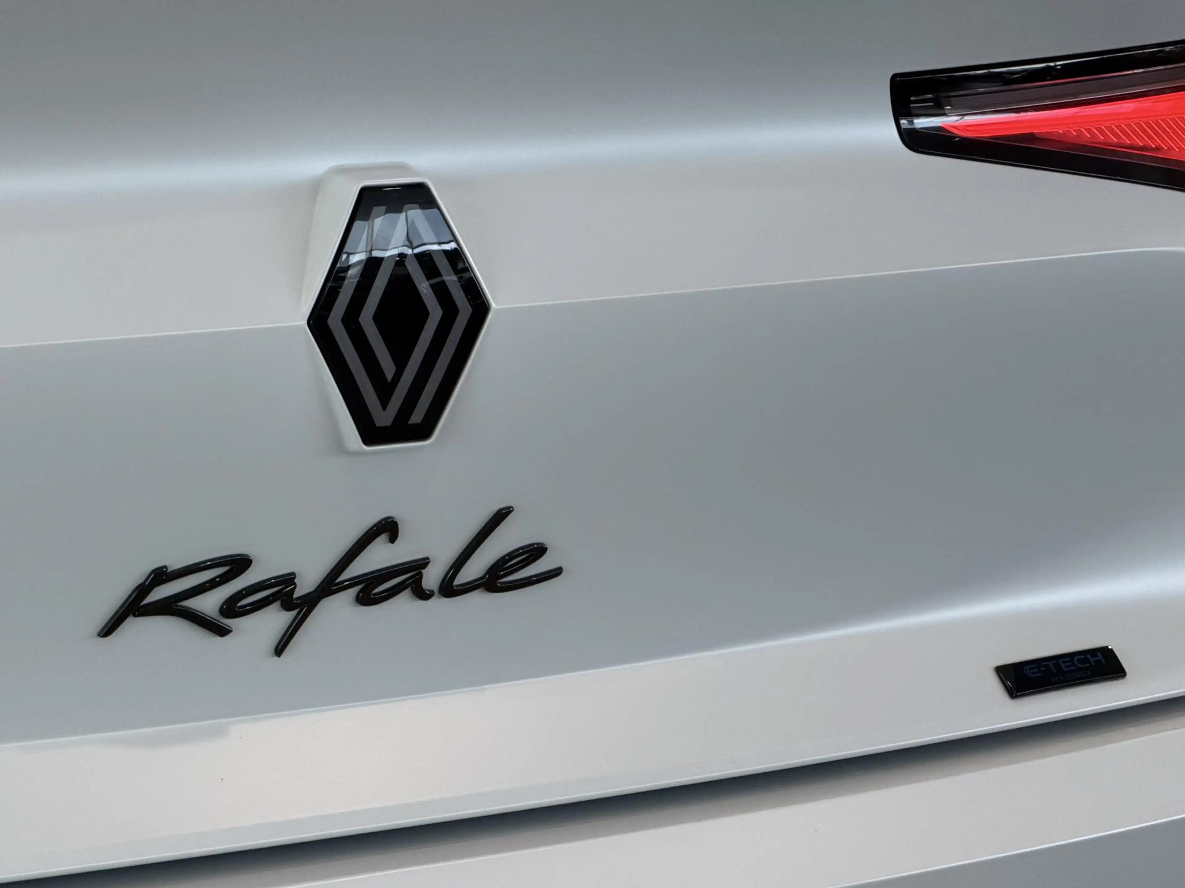 Renault Rafale 1.2 E-Tech Full Hybrid 200 Esprit Alpine | Matrix — photo 36