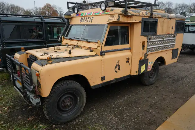 Land Rover 109 camper