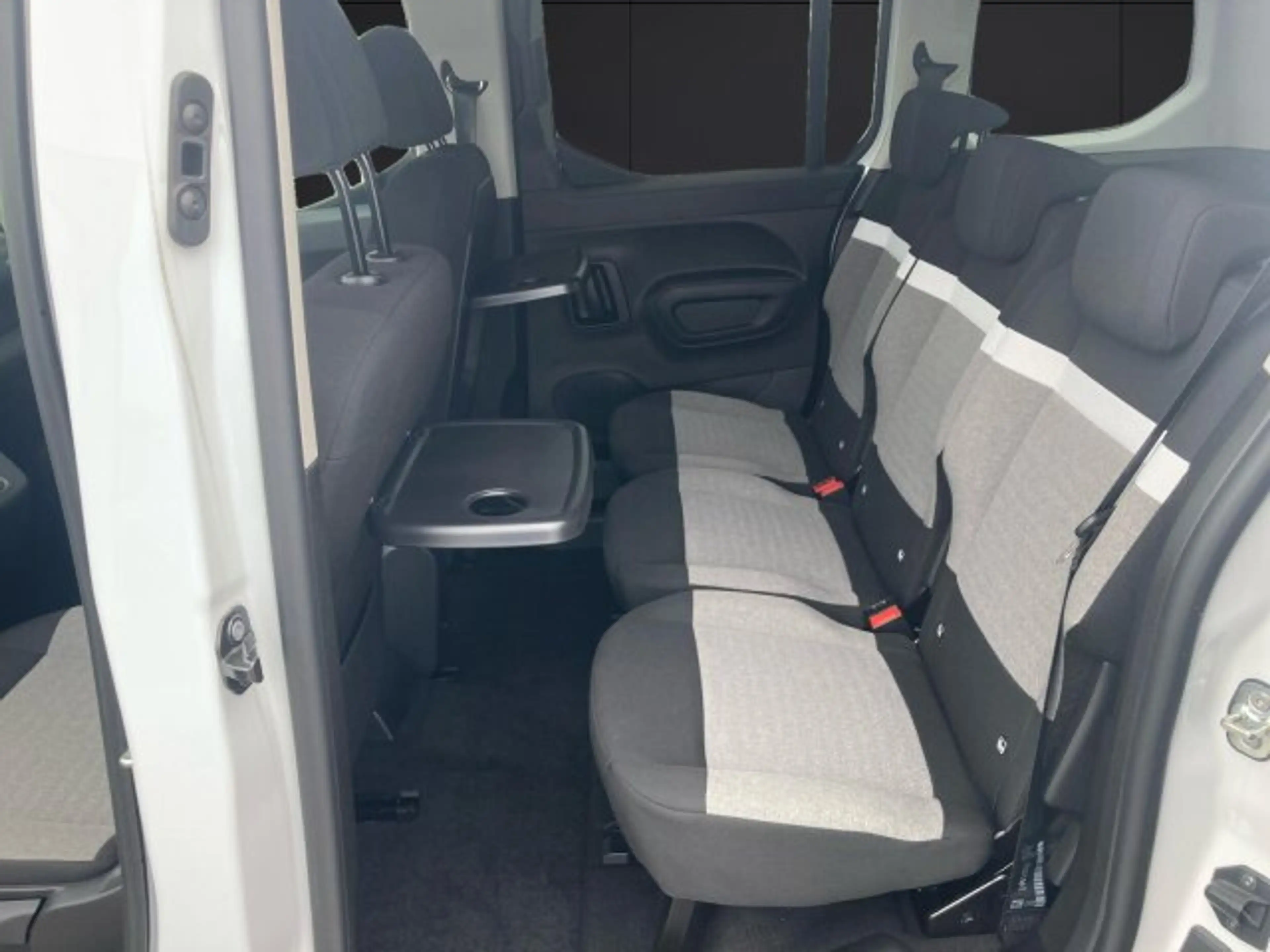 Citroen Berlingo Berlingo M Plus 1.5 D 100 +180°Kamera+LHZ+LED+ — photo 9