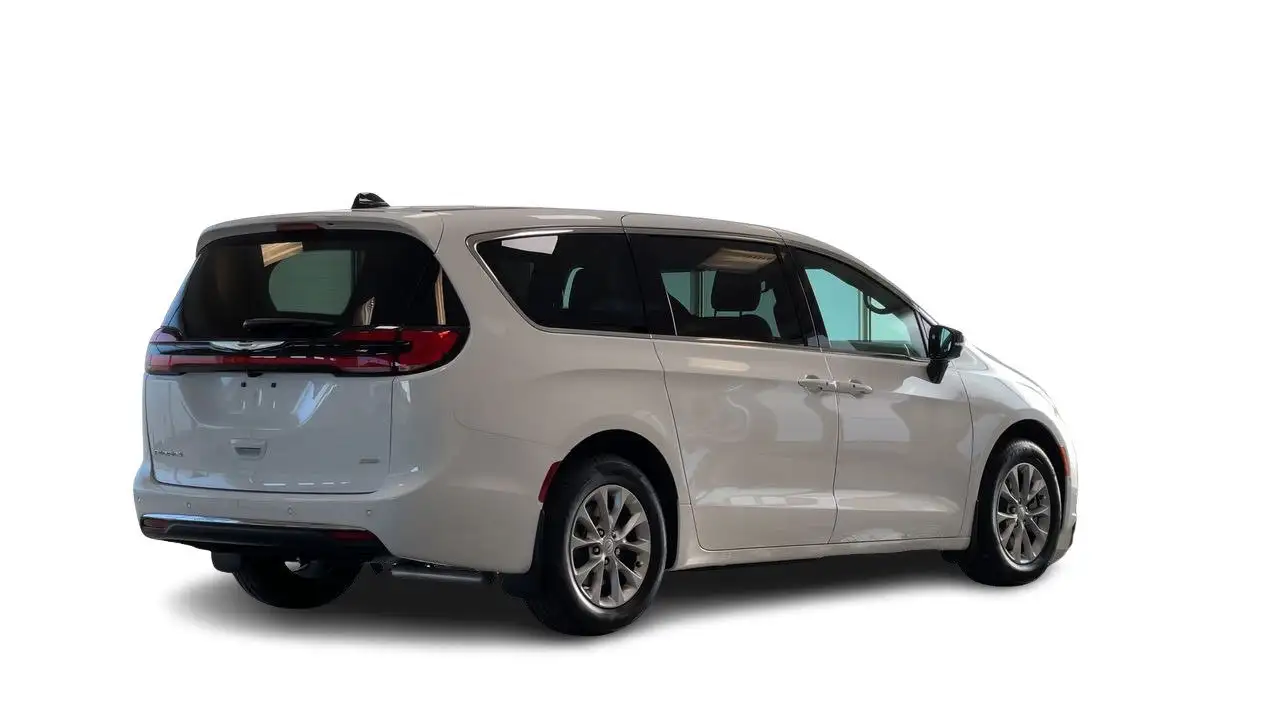Chrysler Pacifica снимка Chrysler Pacifica