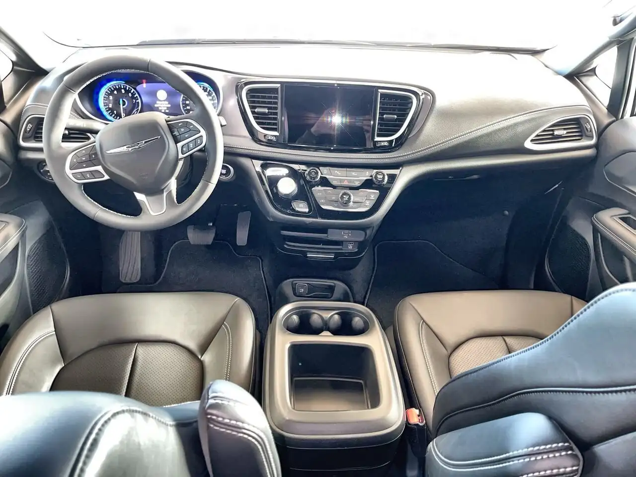 Chrysler Pacifica снимка Chrysler Pacifica