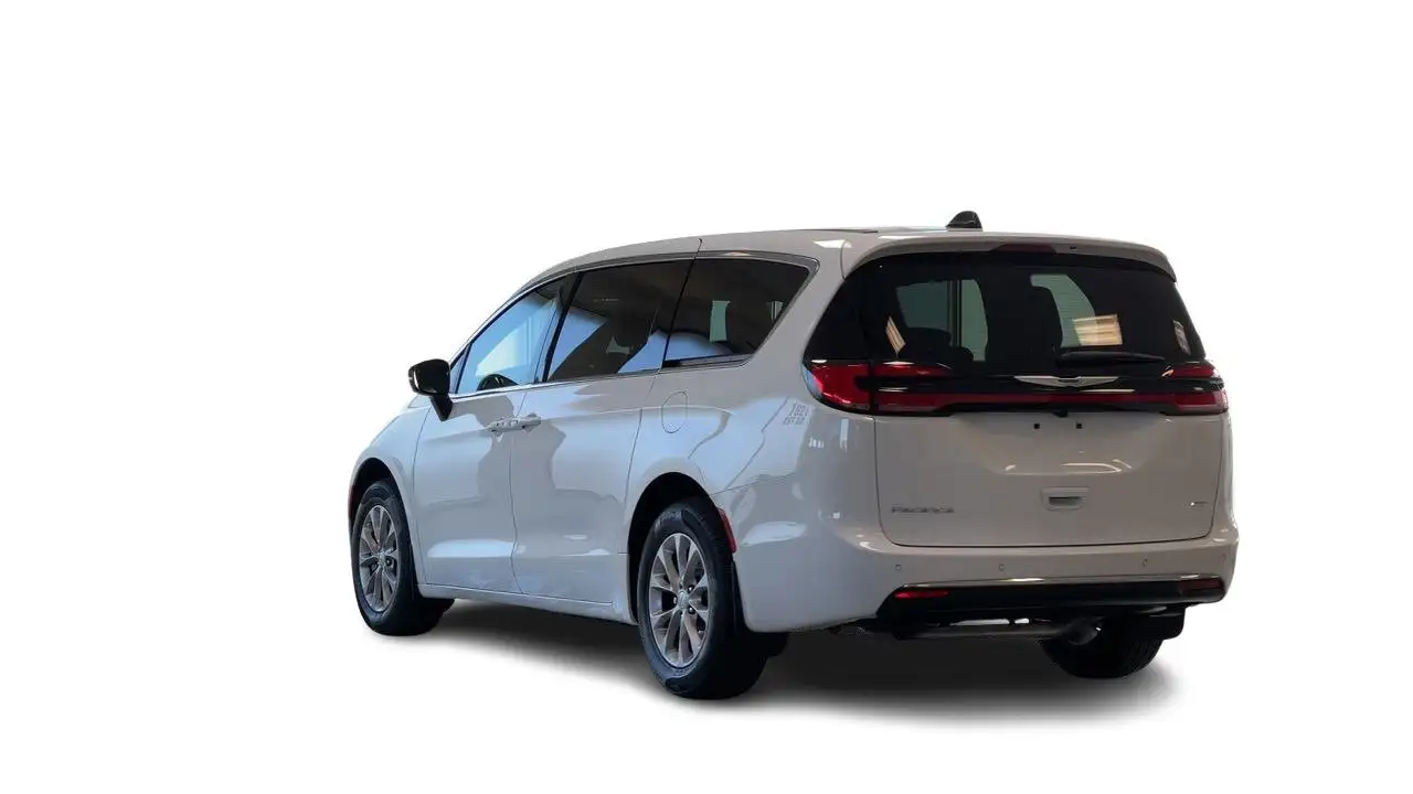 Chrysler Pacifica снимка Chrysler Pacifica