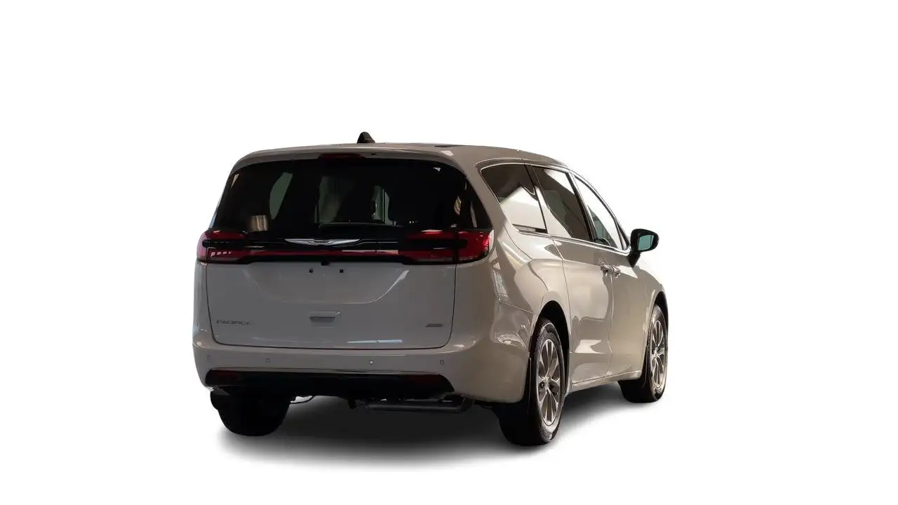 Chrysler Pacifica снимка Chrysler Pacifica