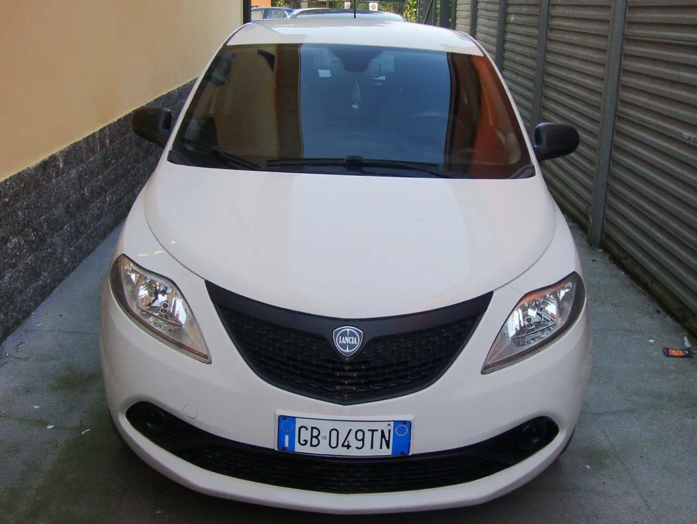 Lancia Ypsilon 1.0 firefly hybrid Weiß - 1