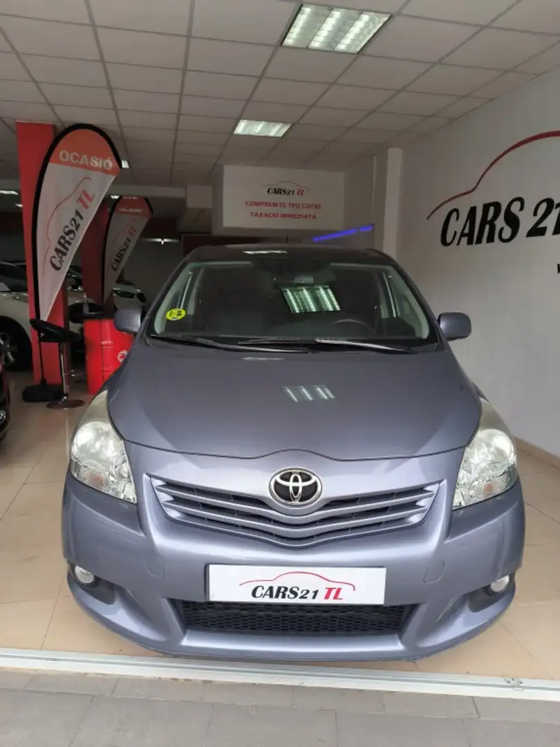 Toyota Verso 2.0D4D Advance Gris - 2