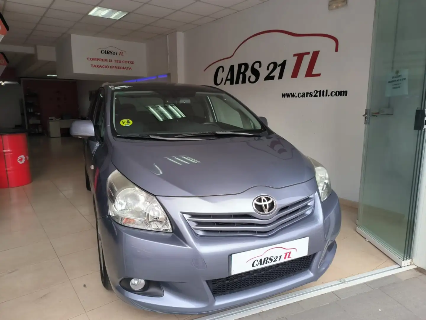 Toyota Verso 2.0D4D Advance Gris - 1