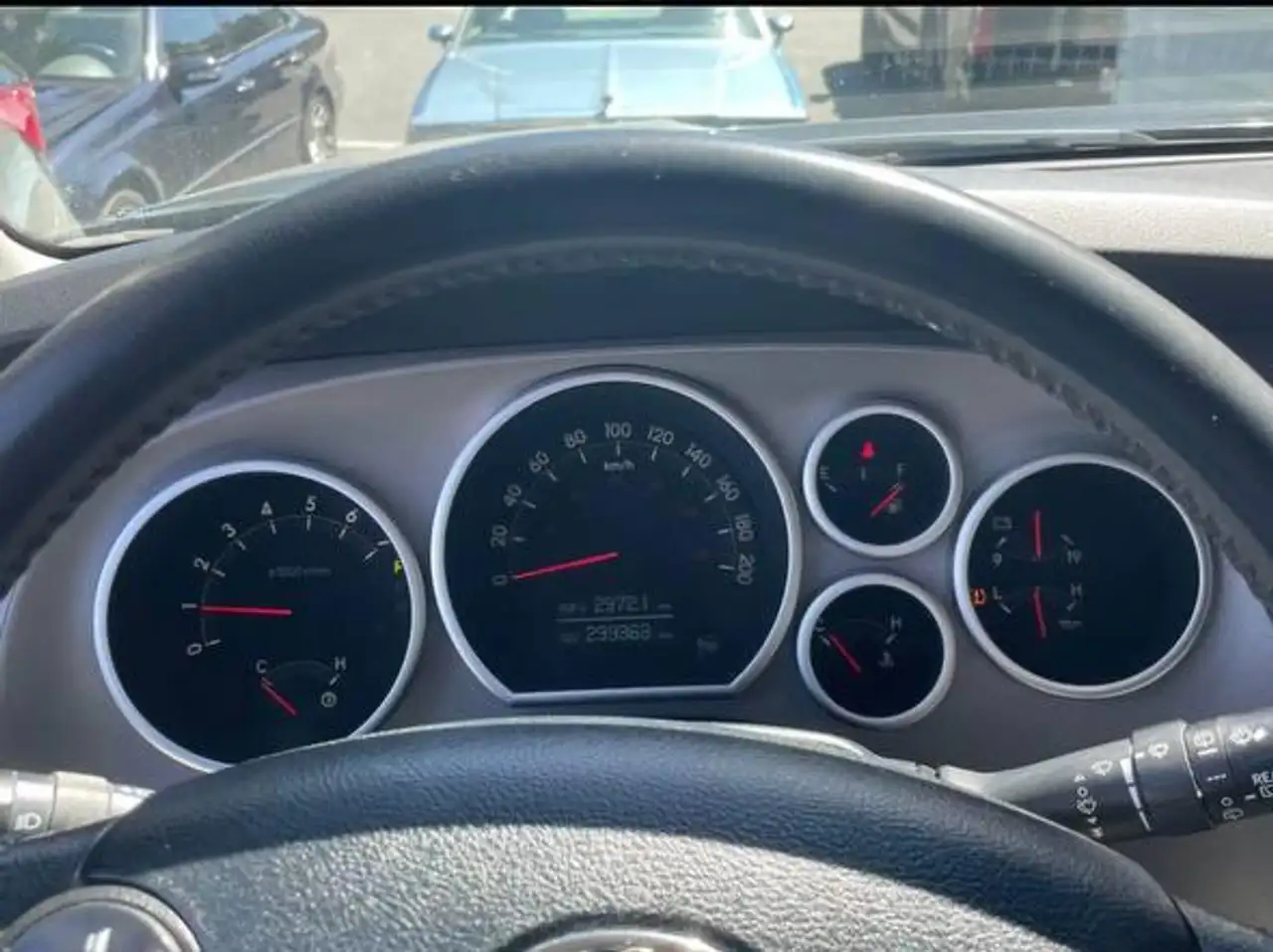 Toyota Sequoia снимка Toyota Sequoia
