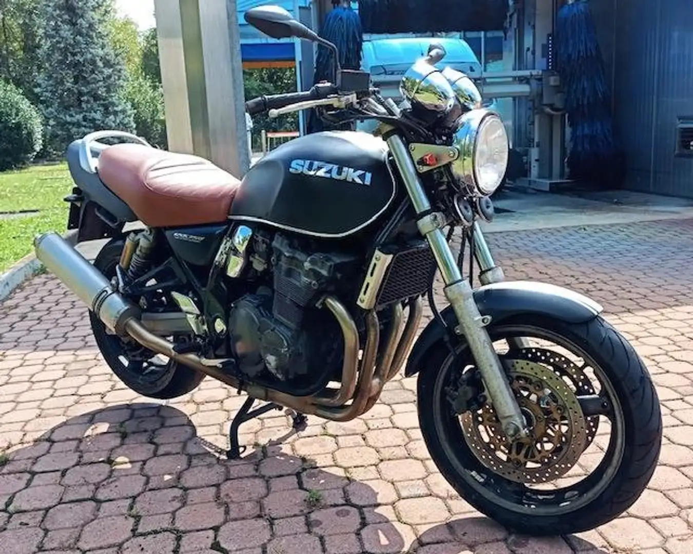 Suzuki GSX 750 Inazuma - 1