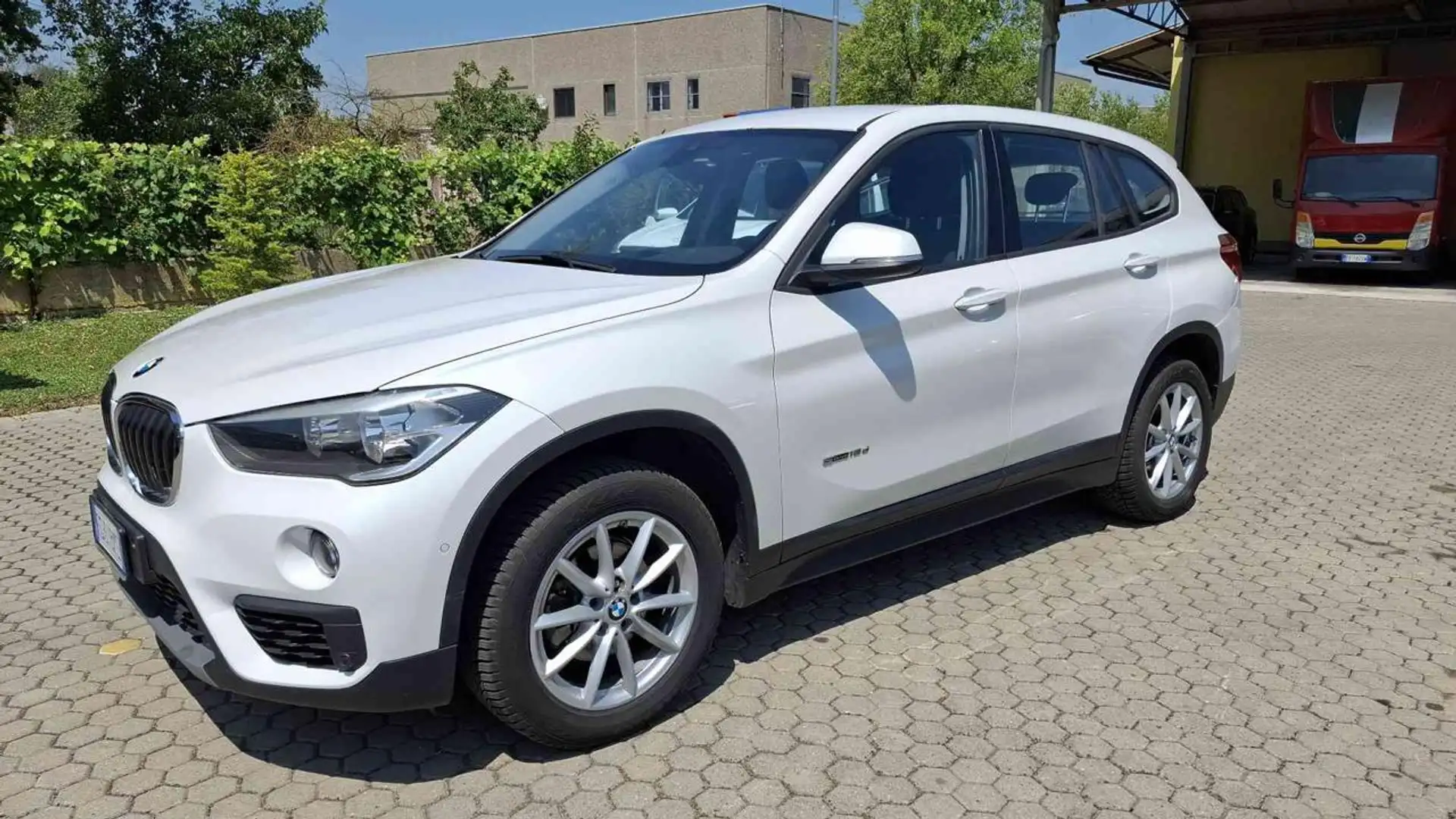 BMW X1 sDrive16d Sport Blanc - 2