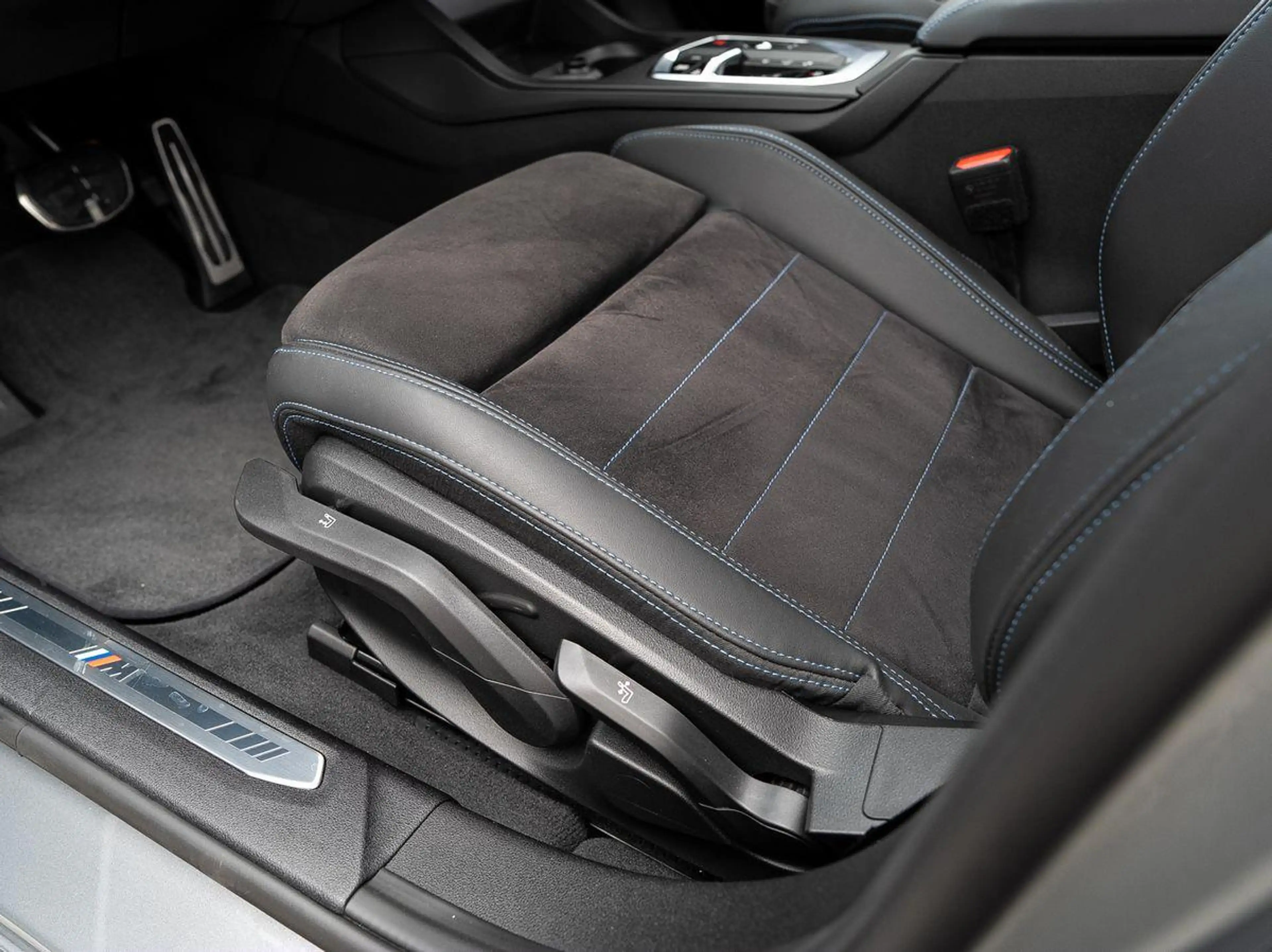 BMW 120 M-Sport AHK PANO AdLED KoZg SHZ SpieglP ParkA — photo 12