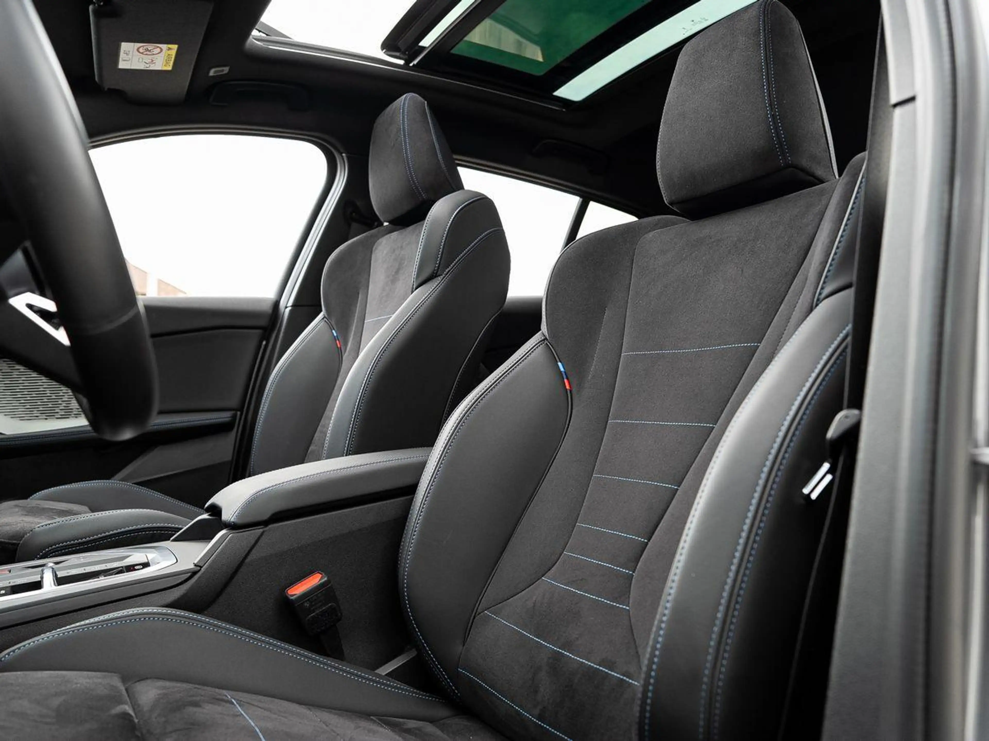 BMW 120 M-Sport AHK PANO AdLED KoZg SHZ SpieglP ParkA — photo 13