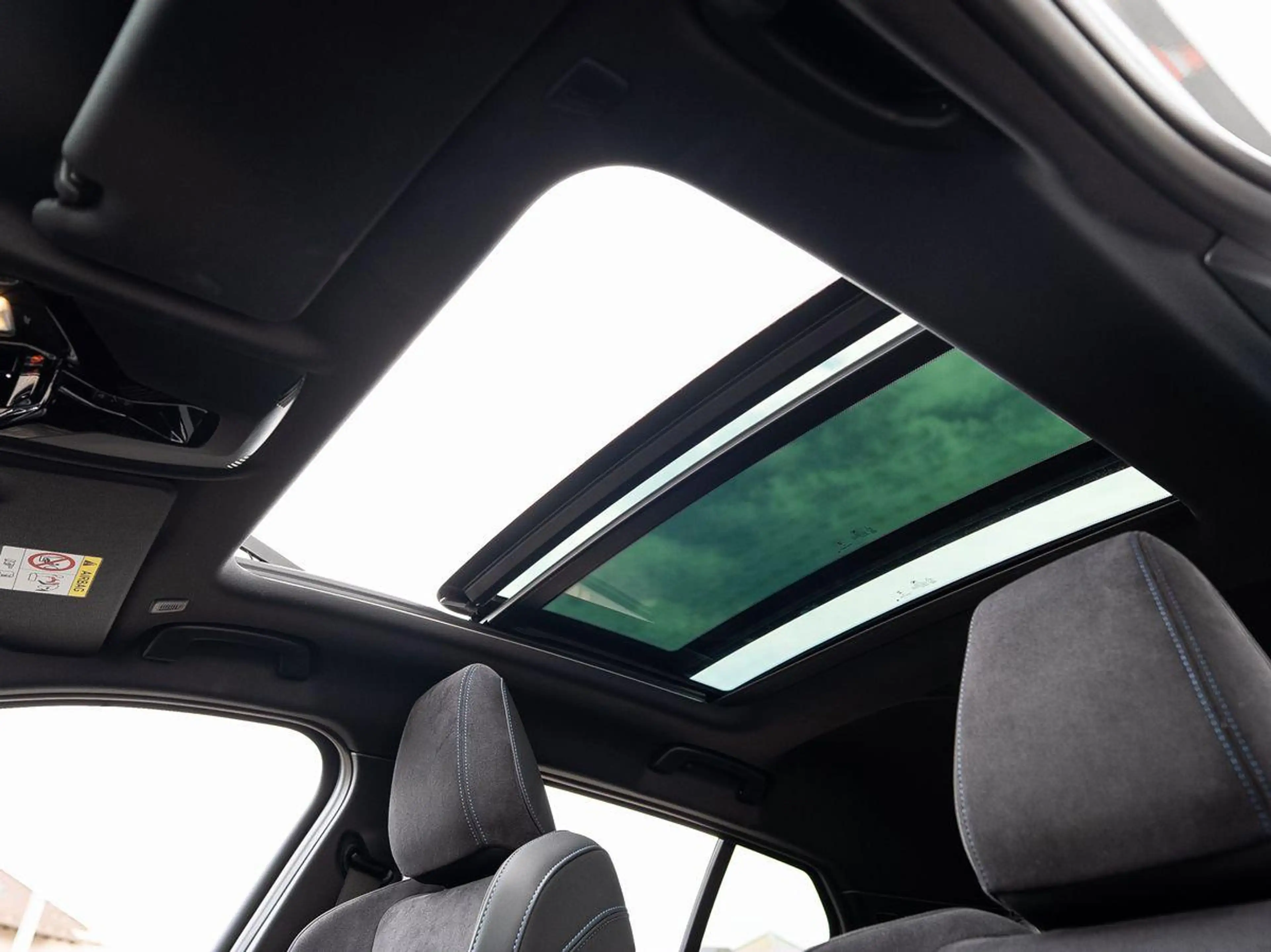 BMW 120 M-Sport AHK PANO AdLED KoZg SHZ SpieglP ParkA — photo 14