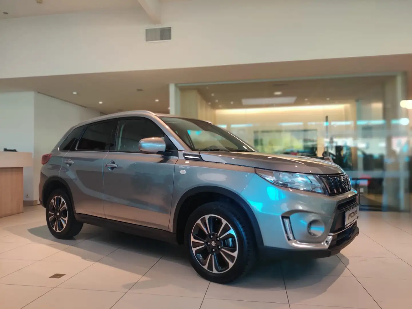 Suzuki Vitara 1.4 Turbo 48V Hybrid GL+AUTOMAAT / 3 JAAR GARANTIE Grijs - 2
