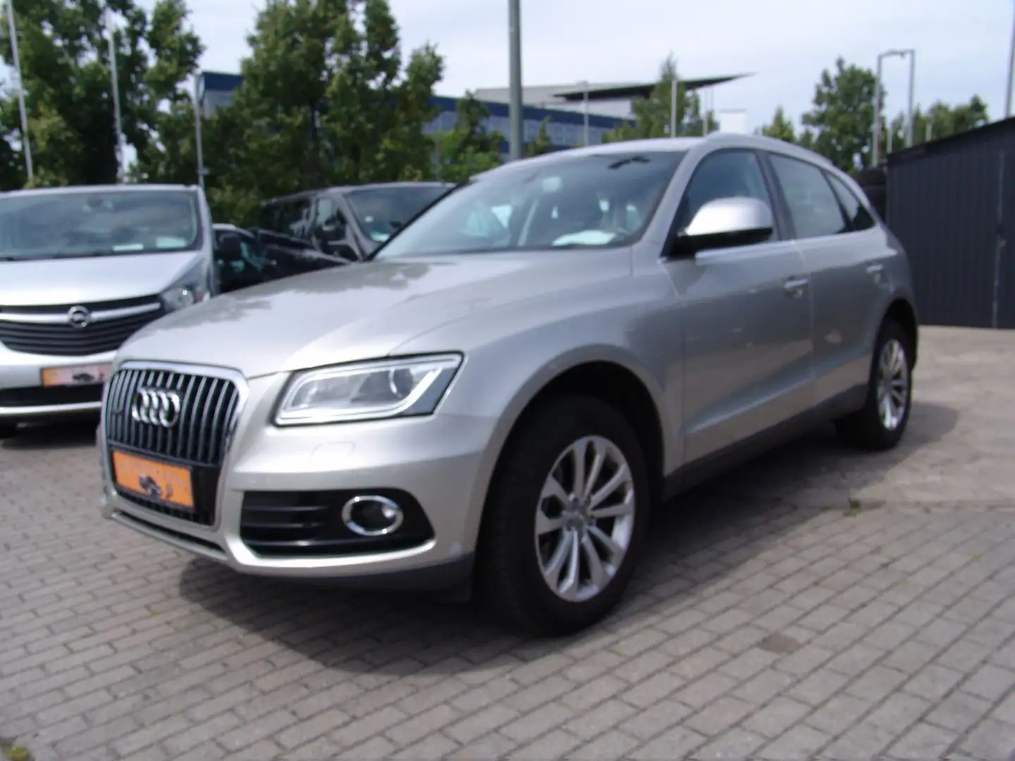 Audi Q5 2.0 TDI  quattro-Aut/NAVI/T.-Leder Silber - 2