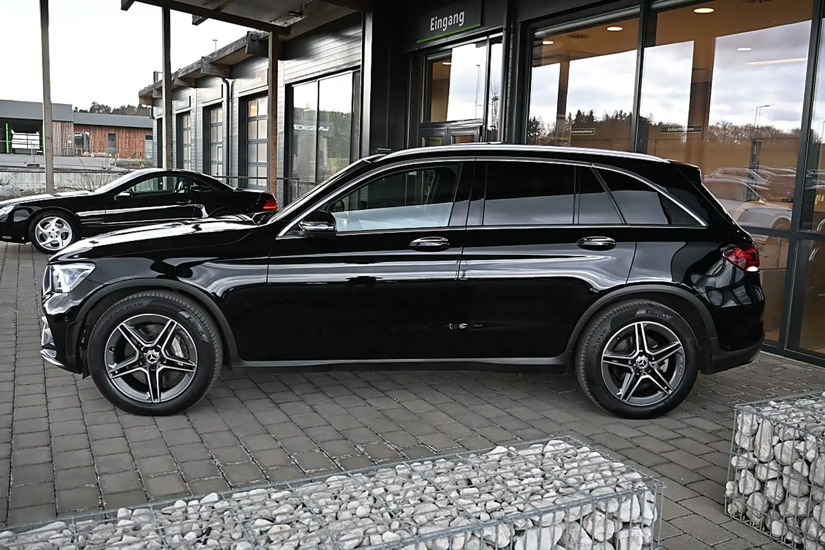 Mercedes-Benz GLC 300 d 4MATIC Aut. AMG ACC, AHK elektr., MultibeamLE... Schwarz - 2