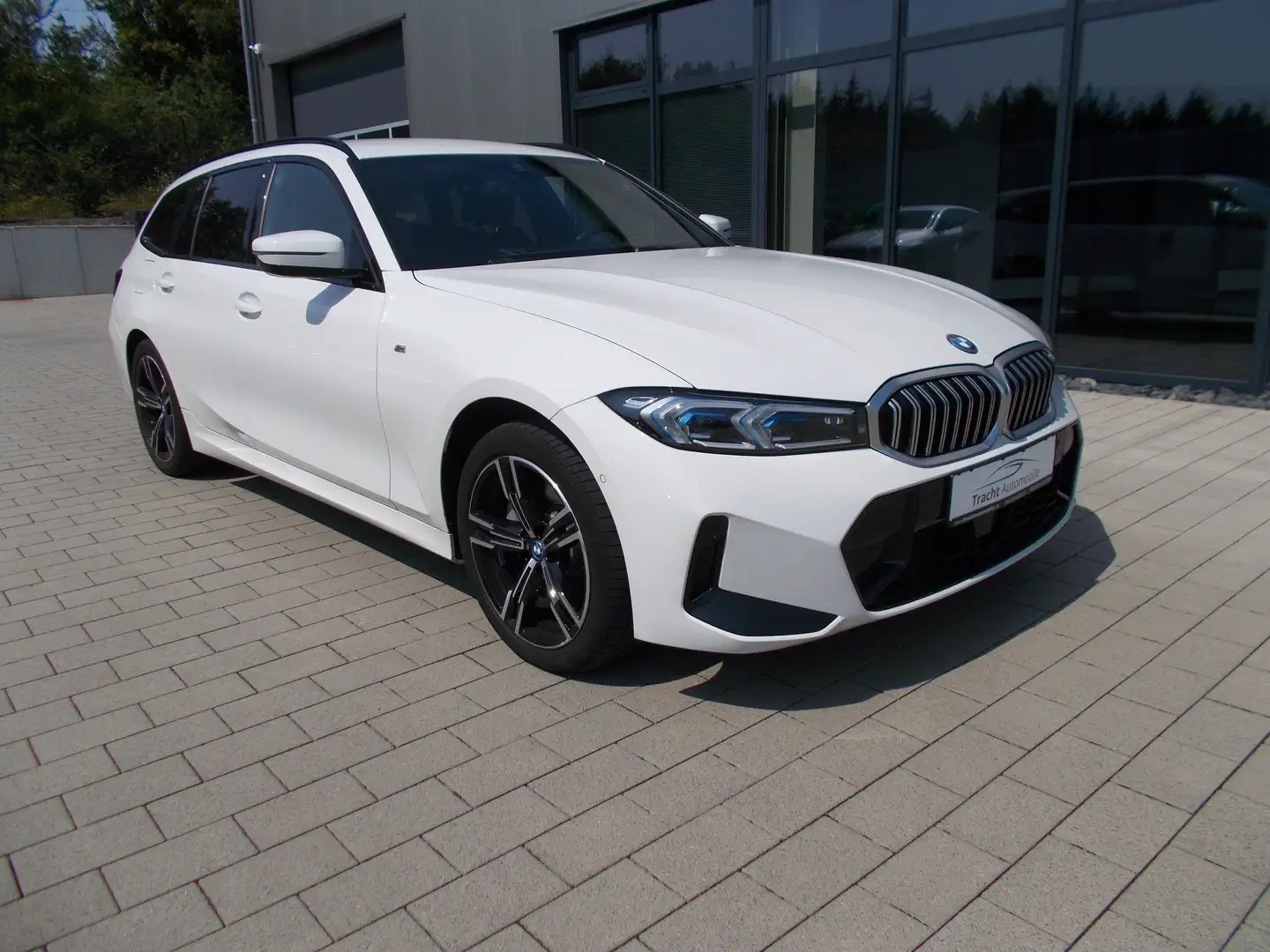 BMW 330 330 e xDrive M Sport*Head up*Kamera*Innov.Paket* Weiß - 1