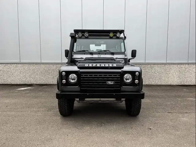 Land Rover Defender Adventure Edition