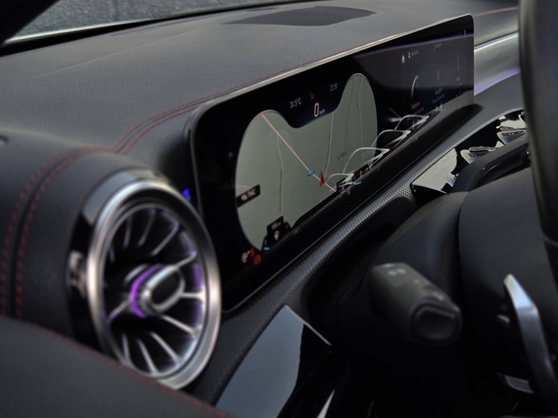Mercedes-Benz CLA 180 Pack AMG | PANO | ECL. AMBIANT | CAMERA | KEYLESS — photo 13