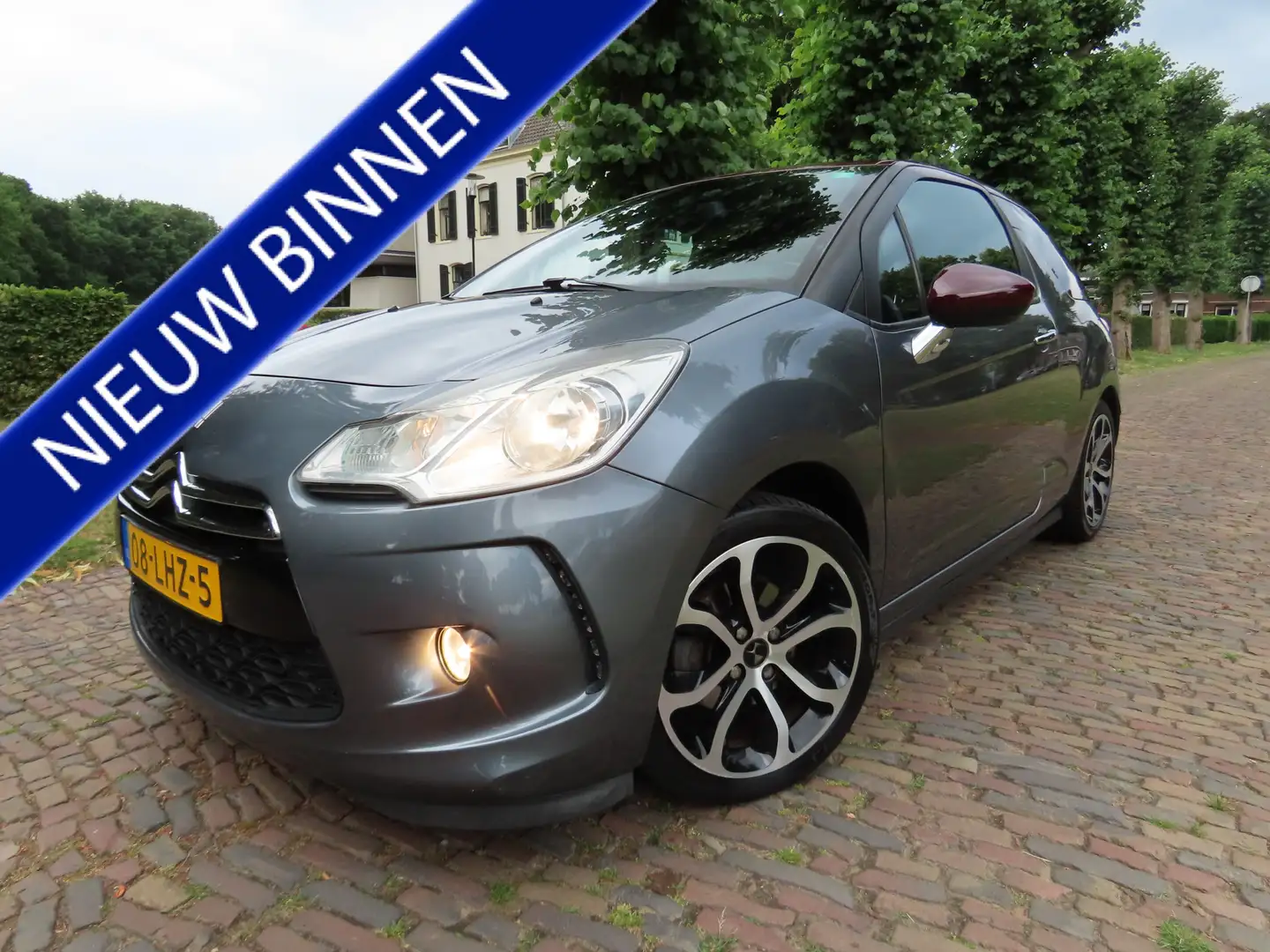 Citroen DS3 1.6 So Chic ECC Cruisecontrol Alcantara/Stof Pdc L Grijs - 1