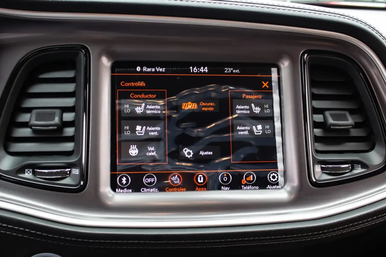 Dodge Challenger 2025 — фото 12