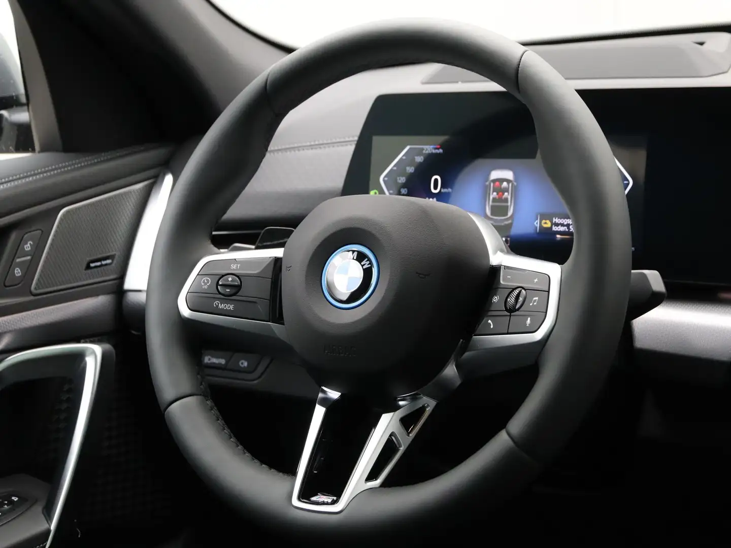 BMW iX2 eDrive20 M Sport Pro Grijs - 2