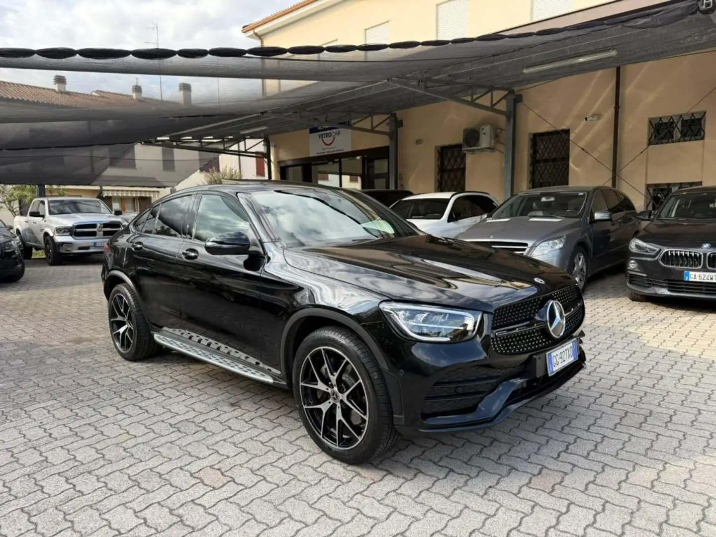 Mercedes-Benz GLC 220 d 4Matic Coupé Premium Plus AMG PANORAMA Schwarz - 1