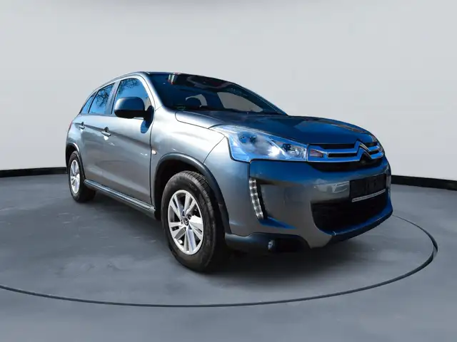 Citroen C4 main image
