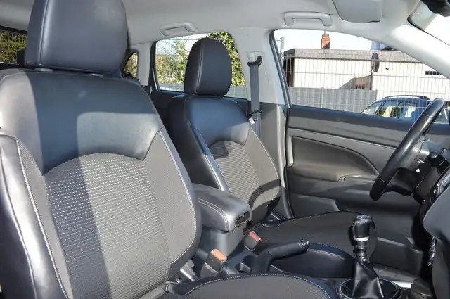 Citroen C4 view 9