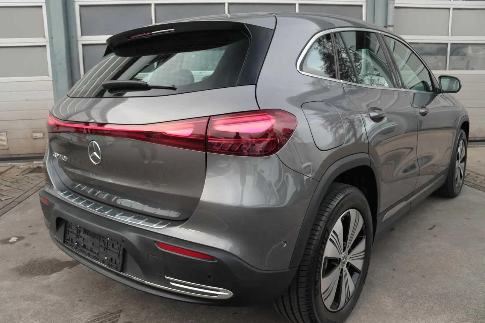 Mercedes-Benz EQA 250 EQA 250+ Luxury Line | Advanced Pakket | Winterpak Grigio - 2