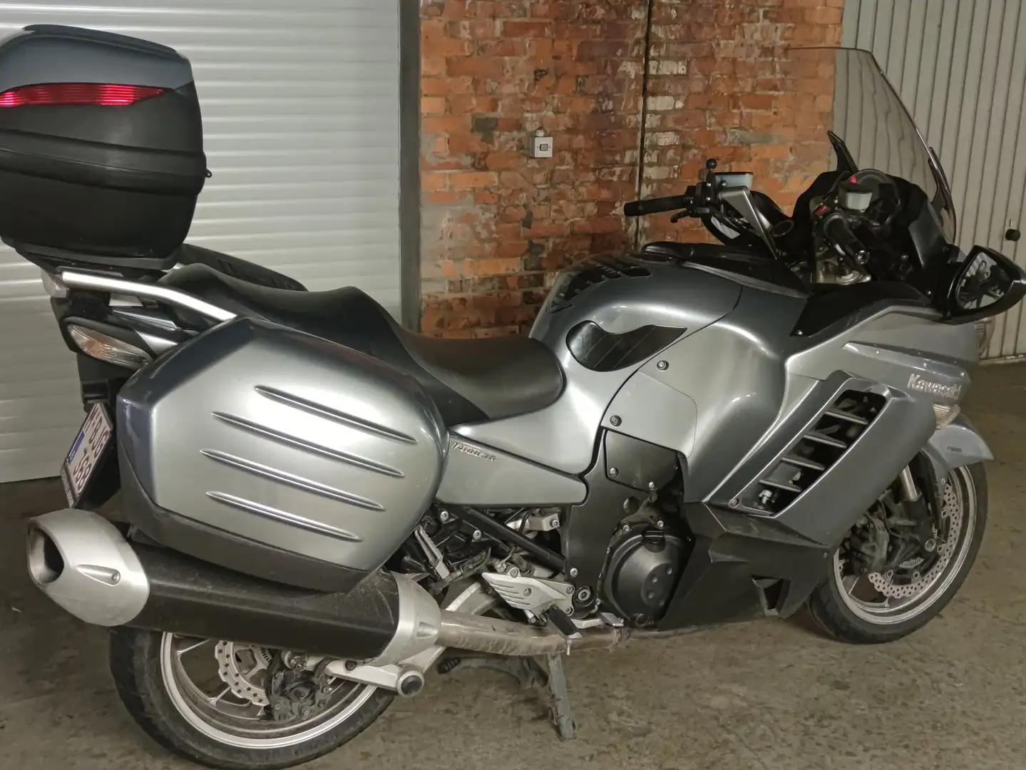 Kawasaki GTR 1400 Grey - 2