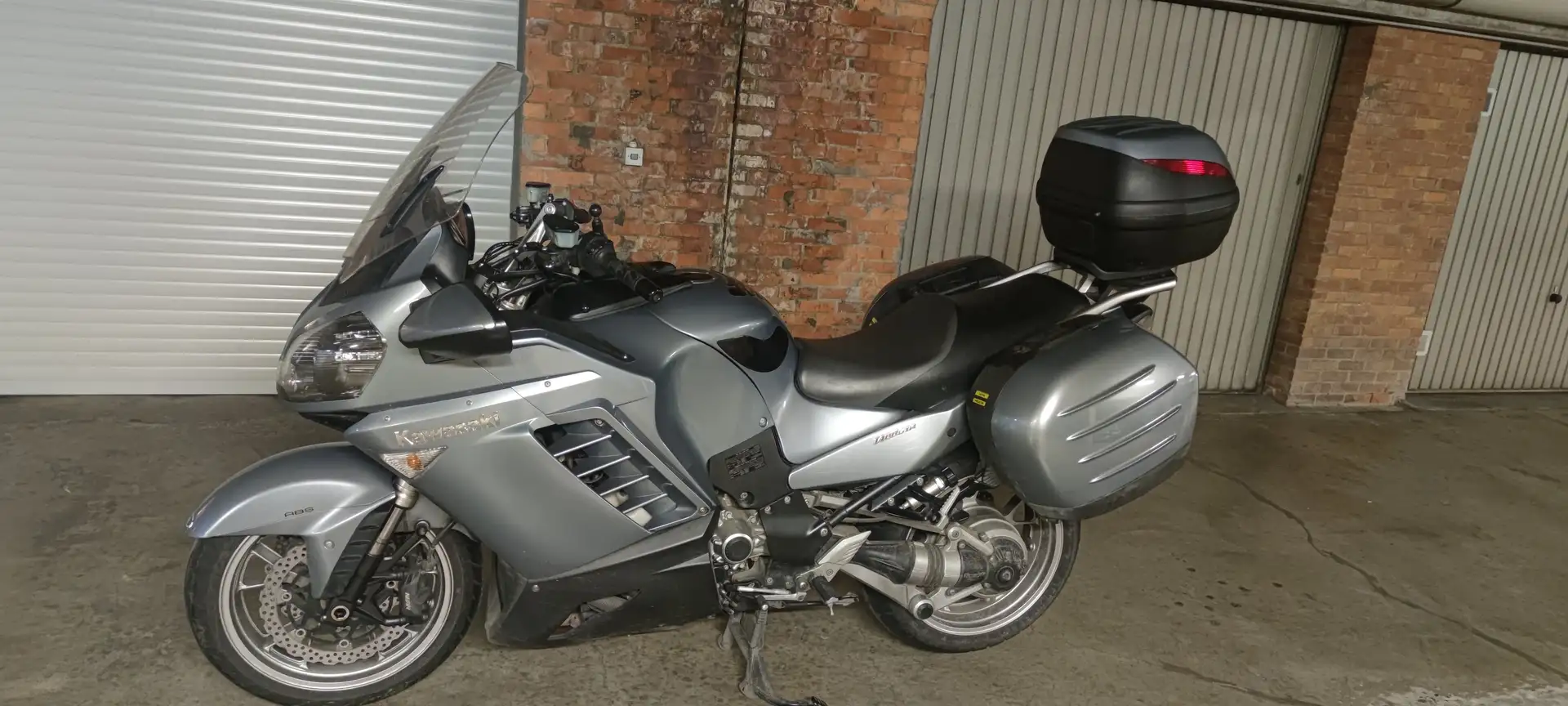 Kawasaki GTR 1400 Grey - 1