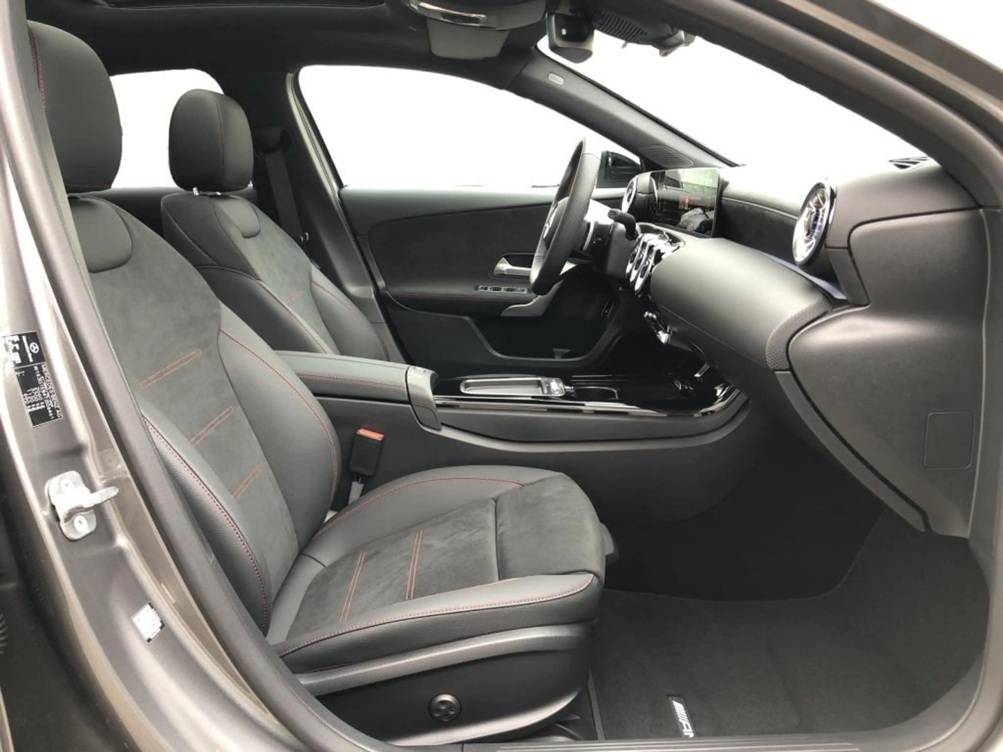 Mercedes-Benz A 220 d Limousine AMG+MBUX+MBeam+Night+Pano+SHD — photo 5