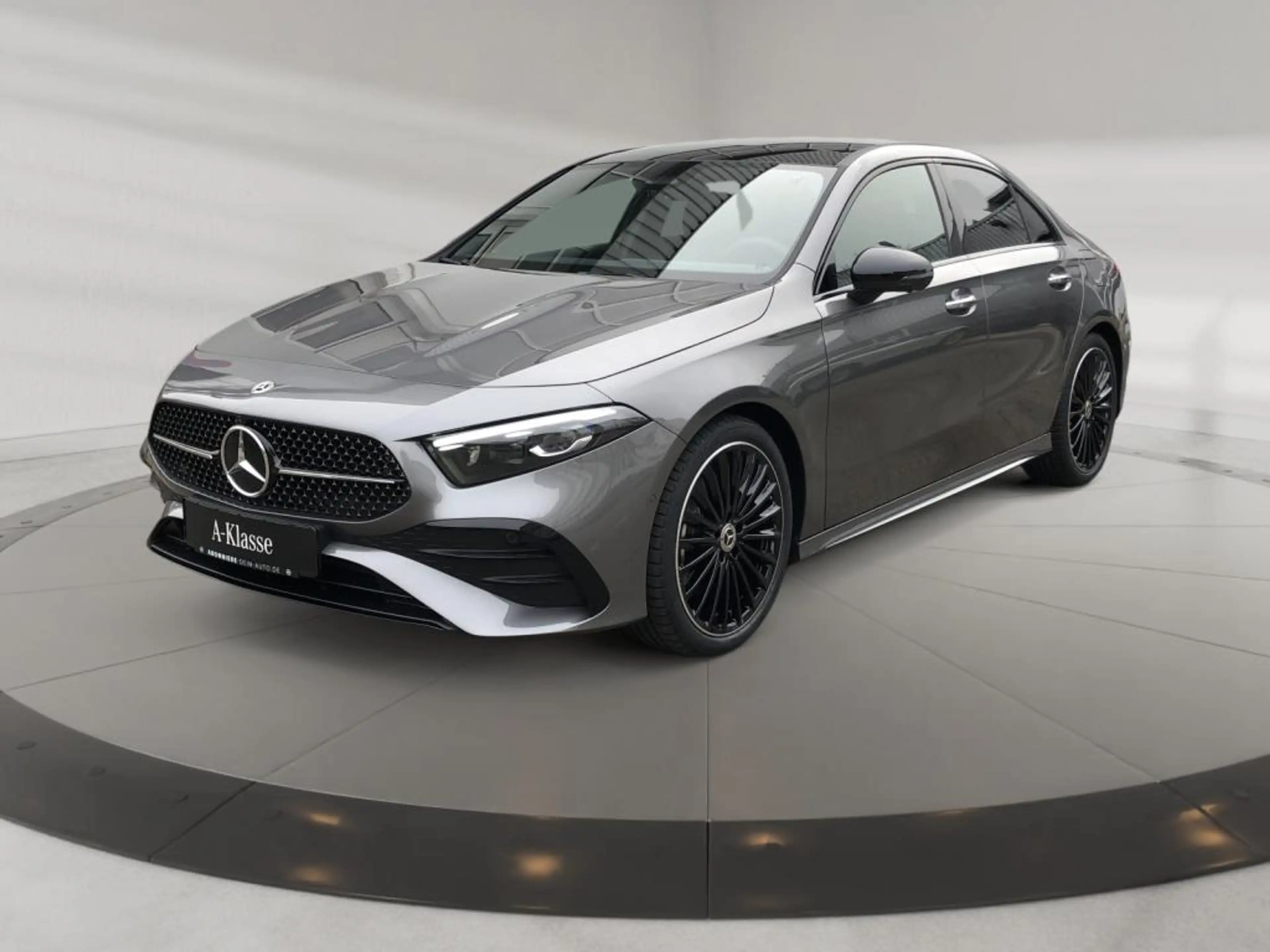 Mercedes-Benz A 220 d Limousine AMG+MBUX+MBeam+Night+Pano+SHD — photo 2