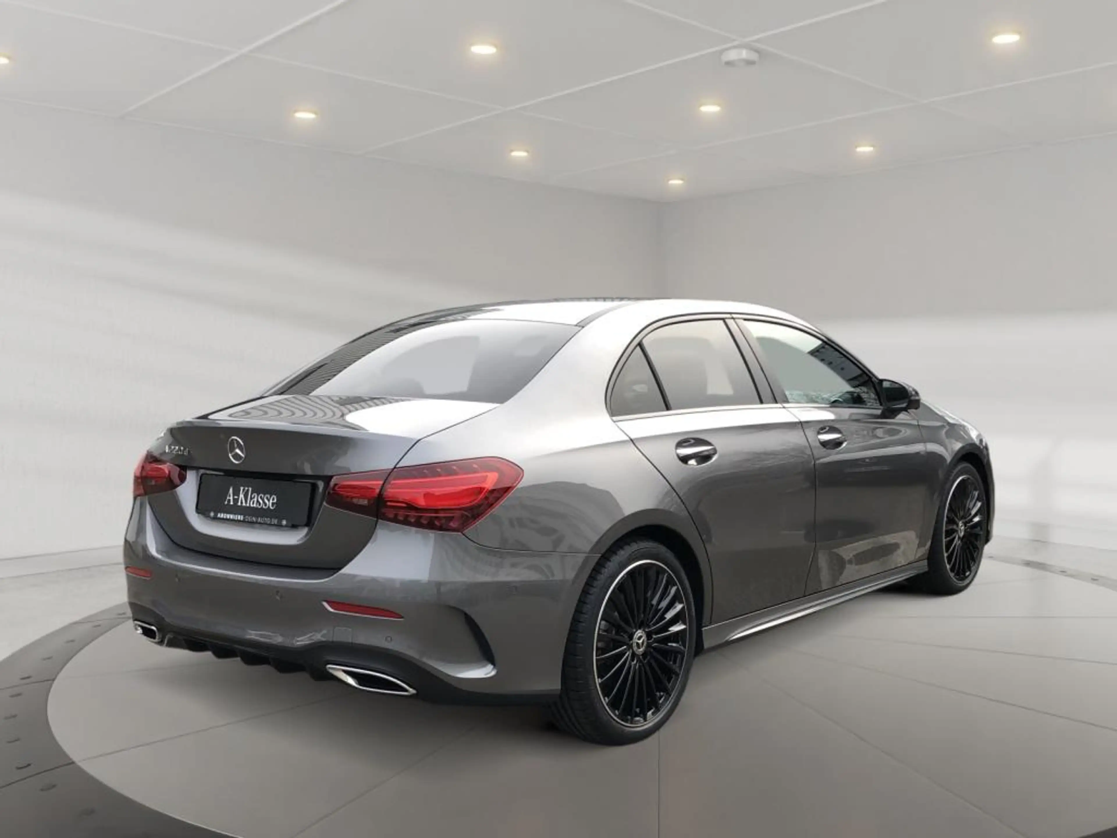 Mercedes-Benz A 220 d Limousine AMG+MBUX+MBeam+Night+Pano+SHD — photo 4