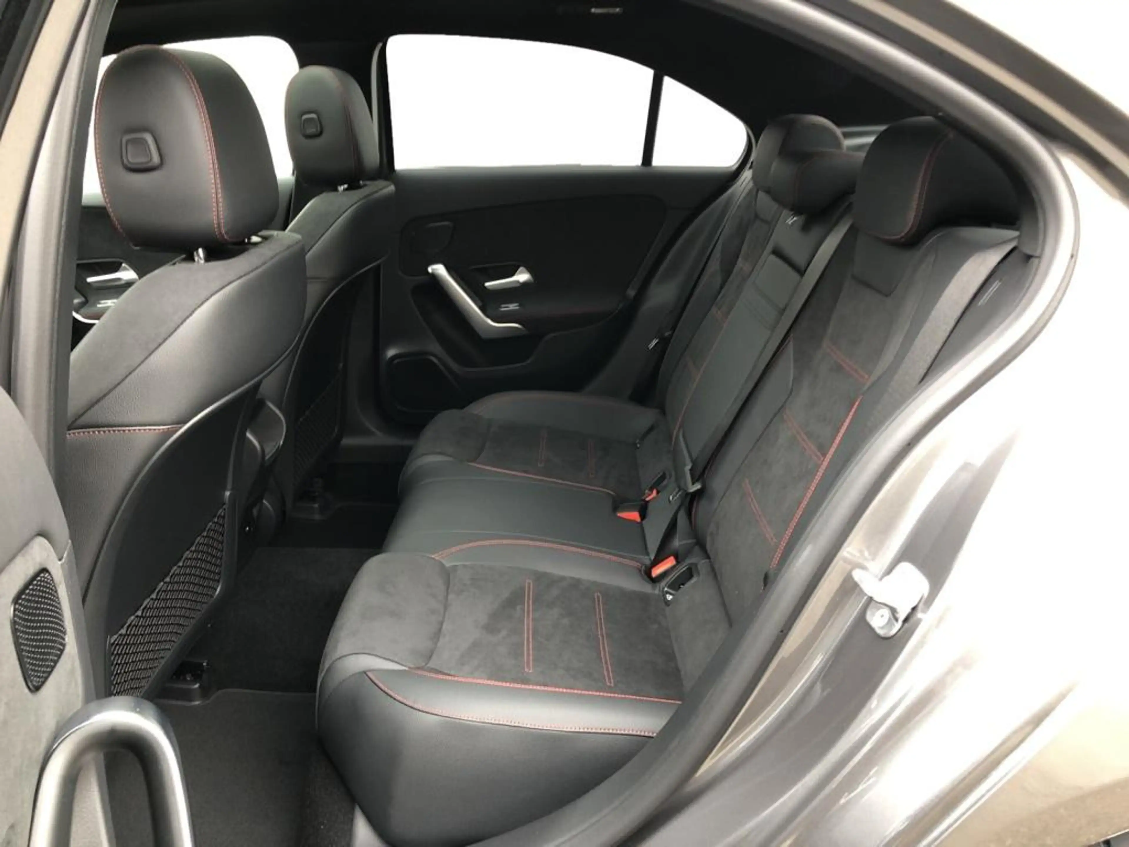 Mercedes-Benz A 220 d Limousine AMG+MBUX+MBeam+Night+Pano+SHD — photo 9
