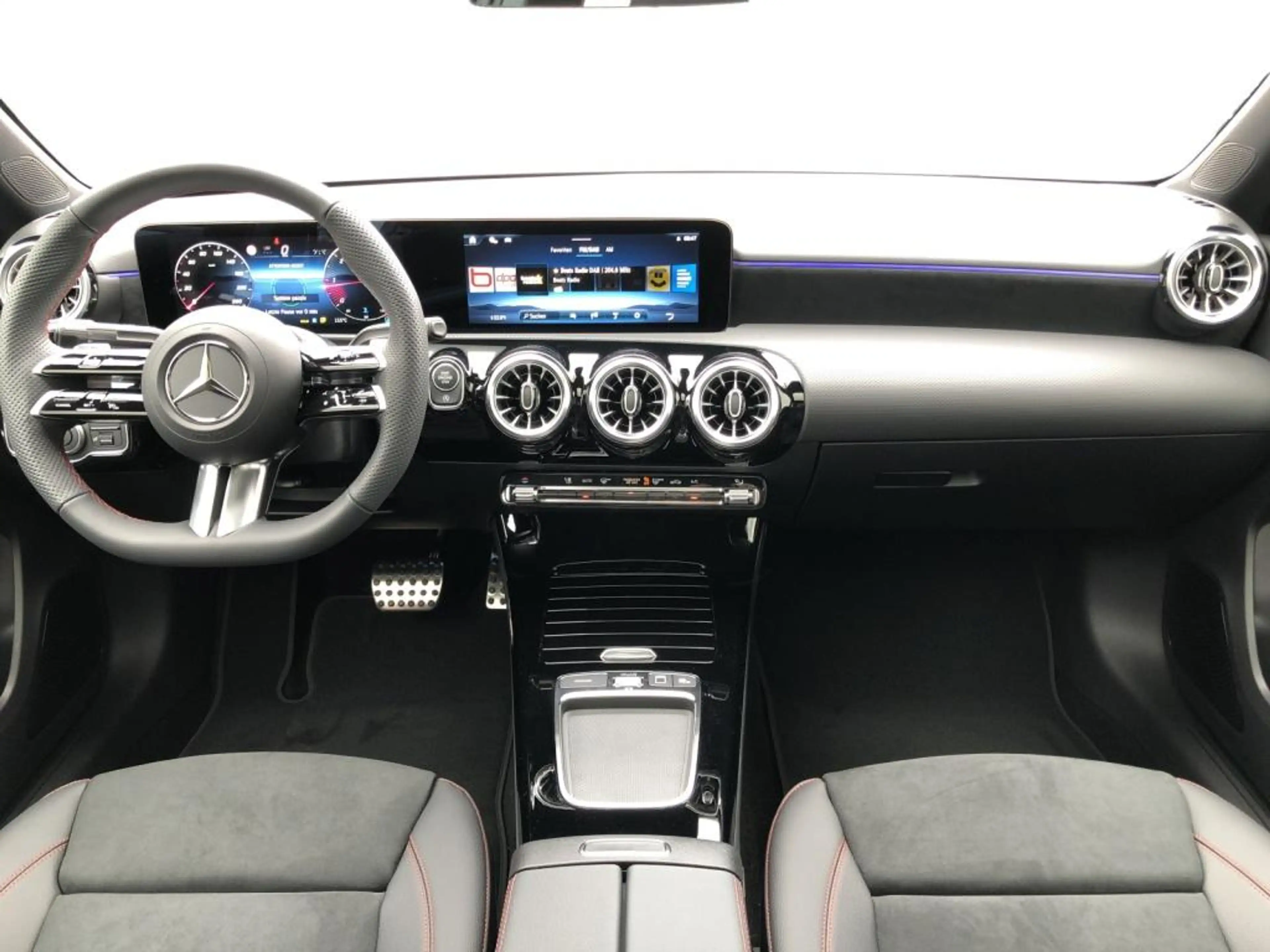 Mercedes-Benz A 220 d Limousine AMG+MBUX+MBeam+Night+Pano+SHD — photo 6