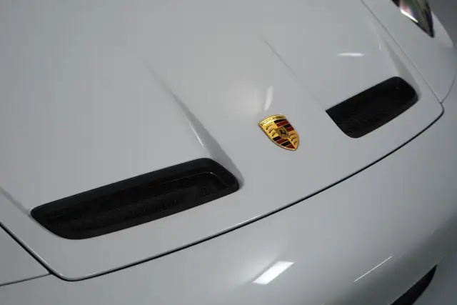 Porsche 911 view 11