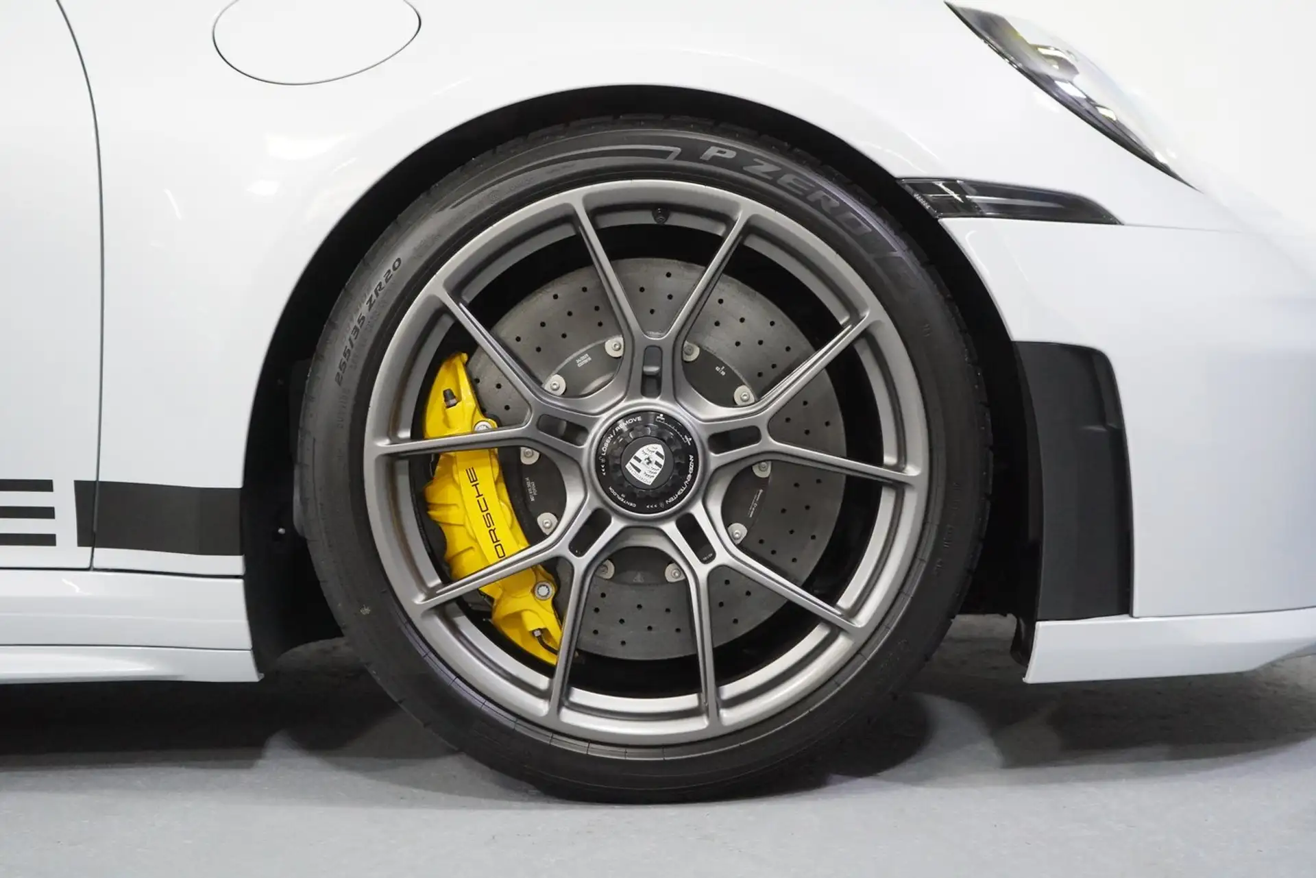 포르쉐 911 GT3 Touring 2026 화이트 사진 6