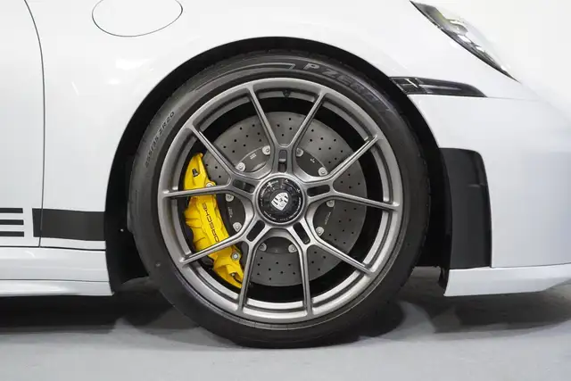 Porsche 911 view 6