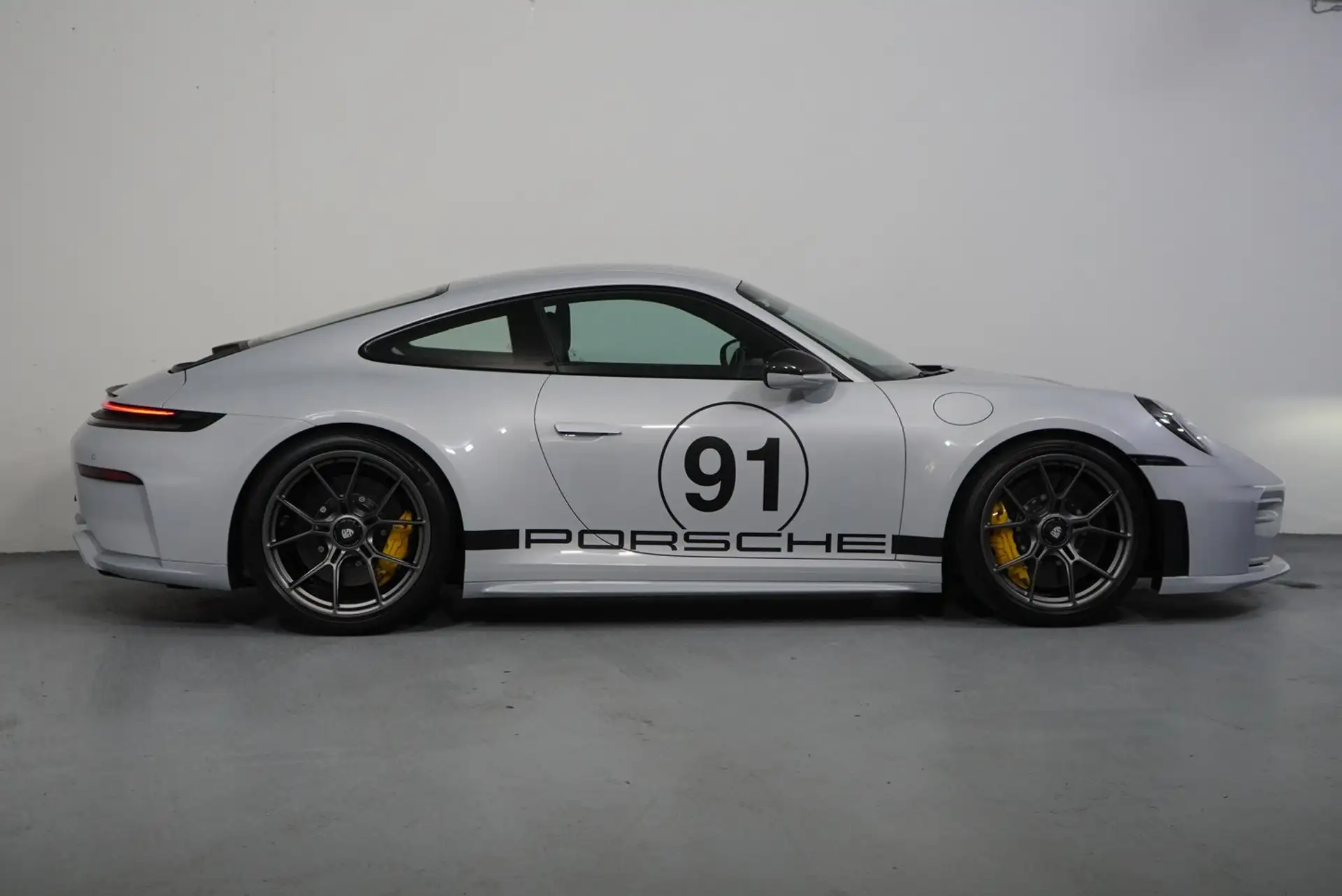 포르쉐 911 GT3 Touring 2026 화이트 사진 3