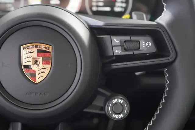 Porsche 911 view 22