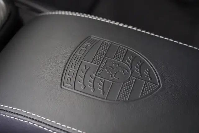 Porsche 911 view 17