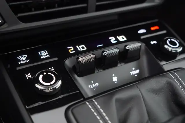 Porsche 911 view 19