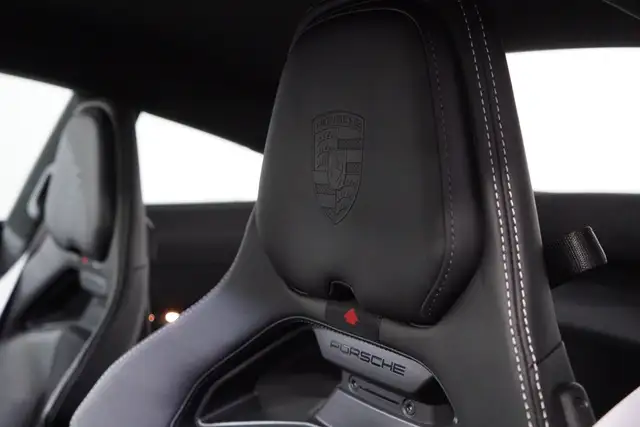 Porsche 911 view 16