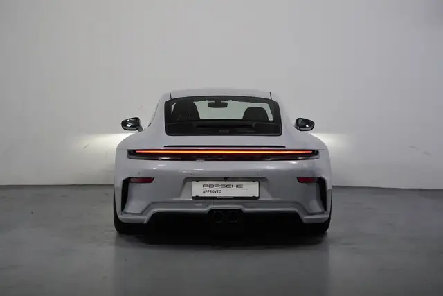 Porsche 911 view 4