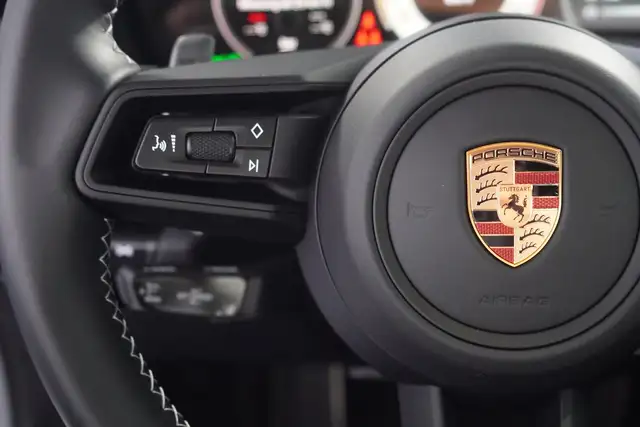 Porsche 911 view 23