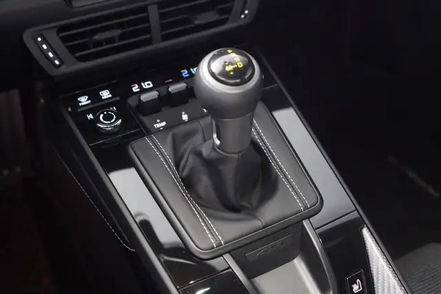 Porsche 911 view 18