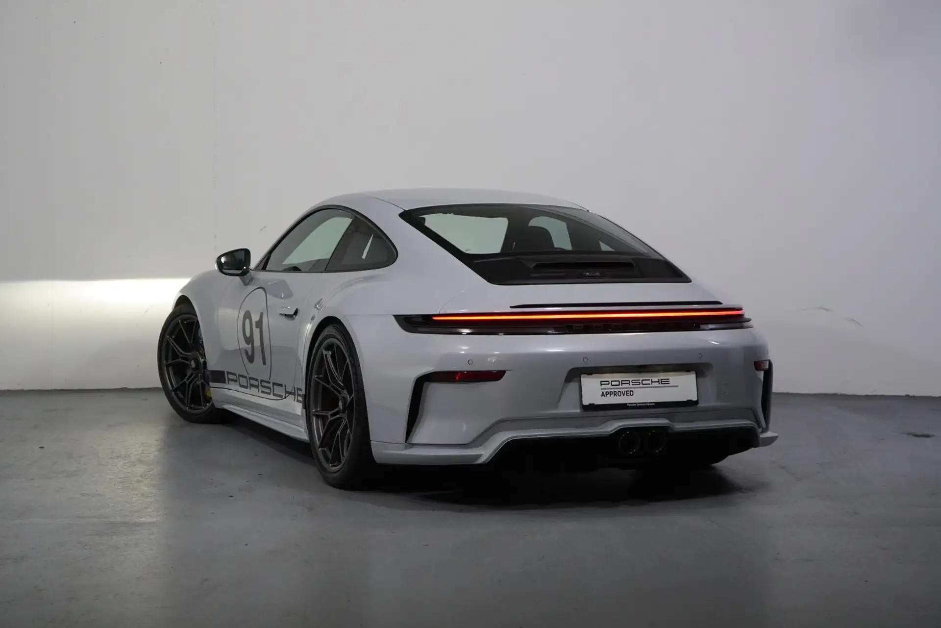 포르쉐 911 GT3 Touring 2026 화이트 사진 5